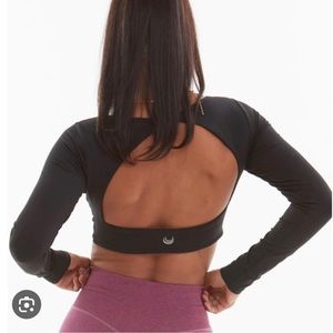 Lazuli label open back crop workout top